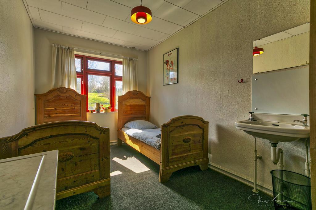 Tolne Gjaestgivergaard Bed and Breakfast Sindal Exteriör bild